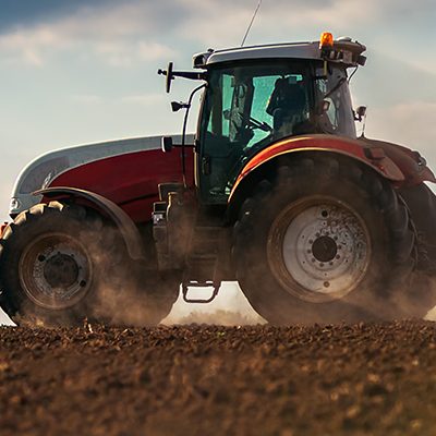 Traktor auf Feld